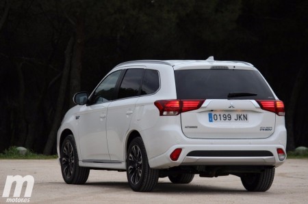 ¿Cómo cargar el Mitsubishi Outlander PHEV?