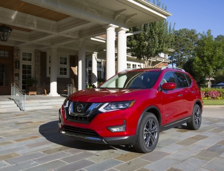 Estados Unidos - Febrero 2017: El Nissan Rogue (X-Trail) está en alza
