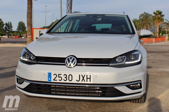Volkswagen Golf Variant 2017 - frontal Volkswagen Golf Variant 2017 - frontal