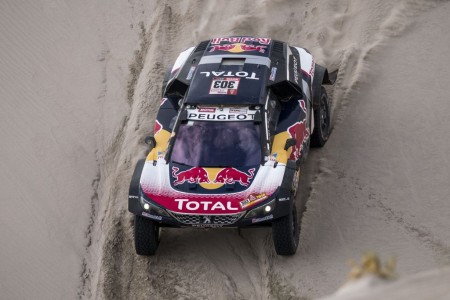 Sainz celebra su Dakar 2018 con una exposición en Madrid