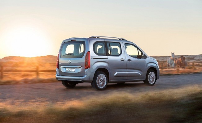 Opel Combo 2018 - posterior Opel Combo 2018 - posterior
