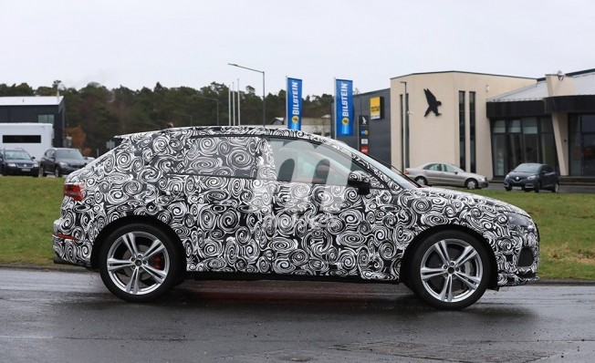 Audi RS Q3 2019 - foto espía lateral Audi RS Q3 2019 - foto espía lateral