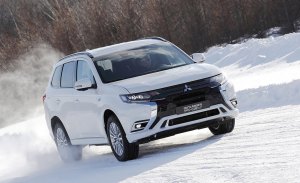 Rusia - Marzo 2018: Mitsubishi se crece gracias al Outlander