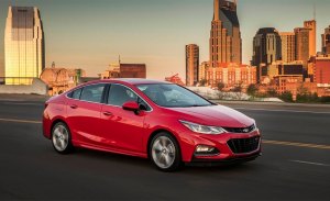 El Chevrolet Cruze es llamado a revisión para evitar que sea pasto de las llamas