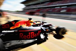 Verstappen marca el mejor tiempo en el primer día de test; Sainz, segundo