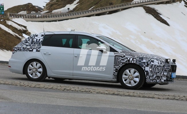 SEAT León 2020 - foto espía lateral SEAT León 2020 - foto espía lateral