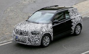 El nuevo Volkswagen T-Cross cazado en los Alpes