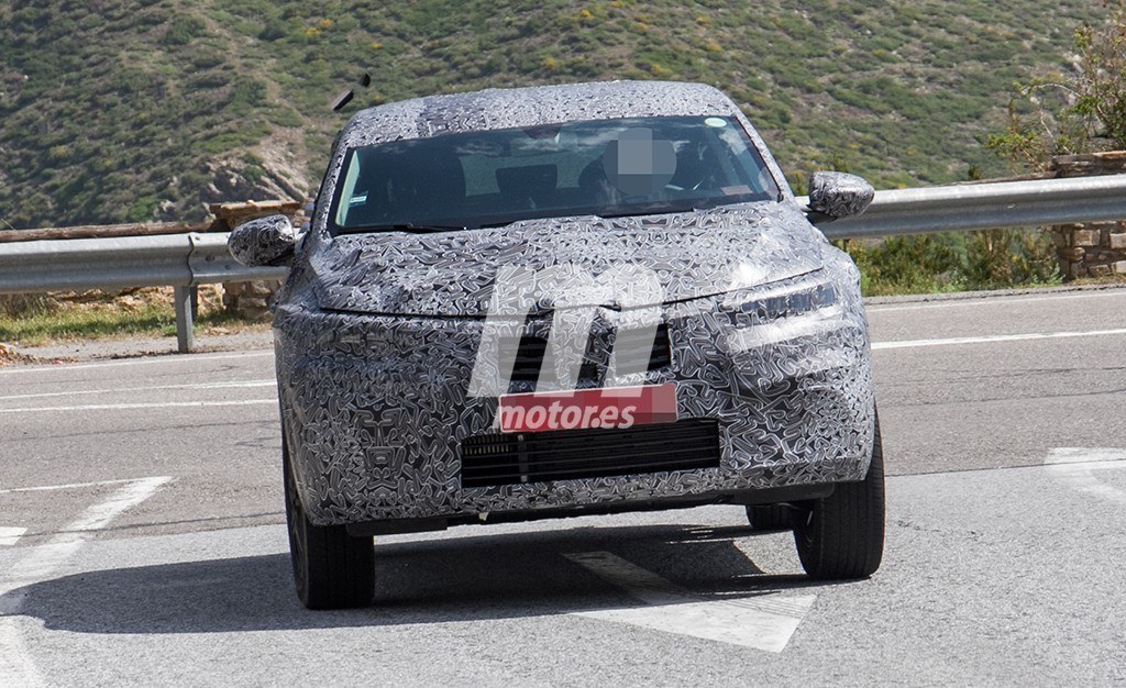 dacia-suv-coupe-fotos-espia-201847792_1.