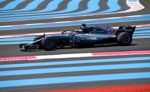 Hamilton arrasa en el mar de curvas de Paul Ricard