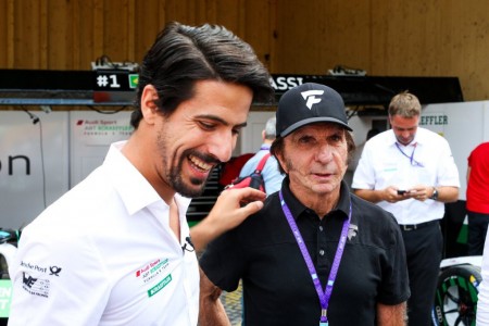 Emerson Fittipaldi prueba un monoplaza de Fórmula E