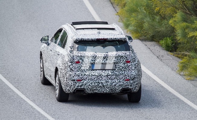 Cadillac XT4 2019 - foto espía posterior Cadillac XT4 2019 - foto espía posterior