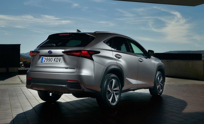 Lexus NX 300h 2018 - posterior Lexus NX 300h 2018 - posterior