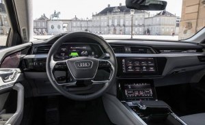 El interior del Audi e-tron al descubierto con sus retrovisores digitales