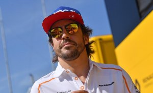 Magnussen compara a Alonso con Neymar: "Los dos exageran un poco"