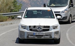 Nuevas fotos espía del lavado de cara del Mercedes GLC Coupé revelan la iluminación de sus luces traseras