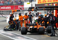 El enfado de Alonso con McLaren por la decisión de montar intermedios
