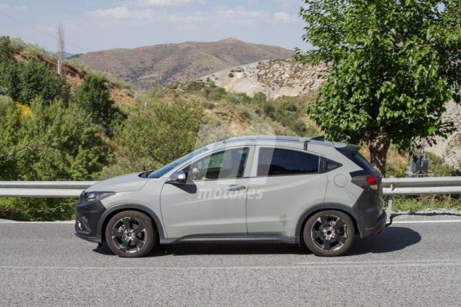 Honda HR-V 2019 - foto espía lateral Honda HR-V 2019 - foto espía lateral