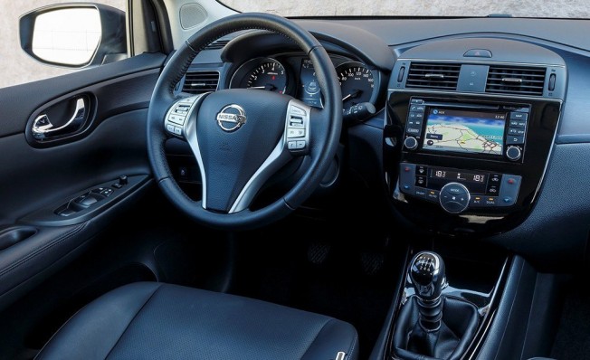 Nissan Pulsar - interior Nissan Pulsar - interior