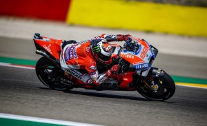Jorge Lorenzo se impone en el tráfico y logra la pole en MotorLand