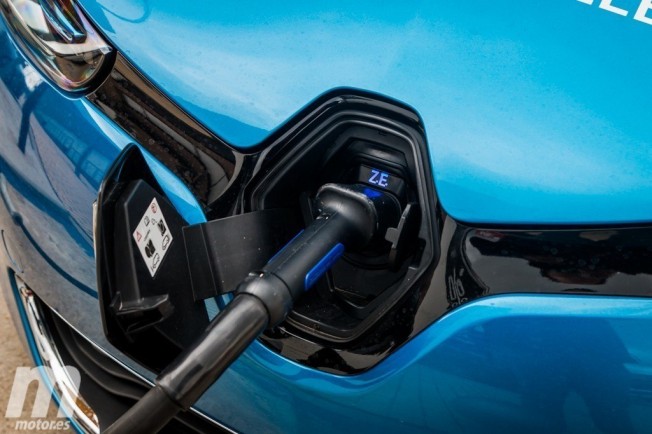 Renault Zoe recargando sus baterías Renault Zoe recargando sus baterías