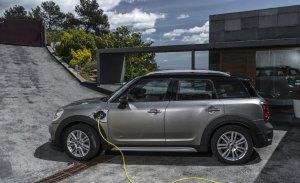 Por qué conducir un MINI Countryman Híbrido Enchufable es aún más divertido