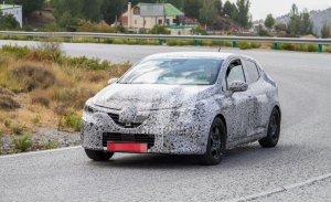 El Renault Clio 2019 pierde camuflaje y deja a la vista nuevos detalles