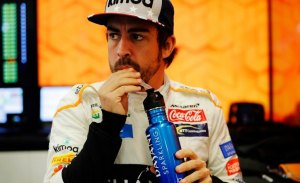 Alonso estalla contra el nivel de la parrilla: "Sales y juegan a los bolos contigo"