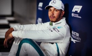 Hamilton reflexiona sobre Fangio antes de igualarle: "Es el padrino de la F1"