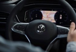 El interior del Volkswagen T-Cross, parcialmente desvelado, en este vídeo
