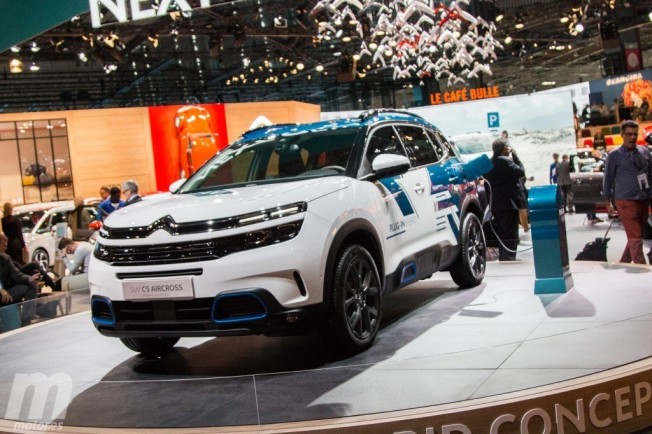 Citroën C5 Aircross Hybrid Concept - lateral Citroën C5 Aircross Hybrid Concept - lateral