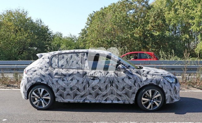 Peugeot 208 2019 - foto espía lateral Peugeot 208 2019 - foto espía lateral