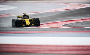 Sainz, cómodo sobre mojado: "Mañana será interesante, un reto. Estoy deseándolo"