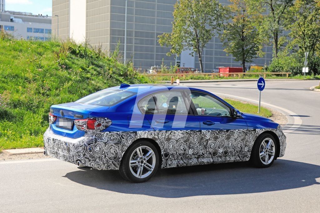 bmw-serie-1-sedan-fotos-espia-201851674_