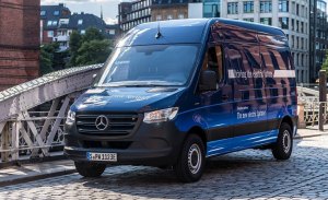 ¿Una furgoneta de Tesla? Elon Musk pone el punto de mira en el Mercedes eSprinter