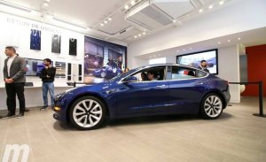El Tesla Model 3 pisa por primera vez España. ¡Así luce el ‘baby Tesla’!