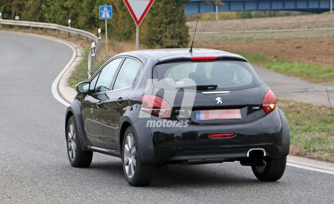 Peugeot 1008 - foto espía posterior Peugeot 1008 - foto espía posterior