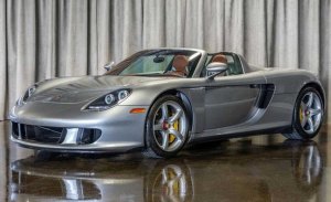 Aparece a la venta un Porsche Carrera GT 2005 a estrenar