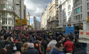 El sector del taxi exige contratación previa a los VTC y mantiene sus movilizaciones