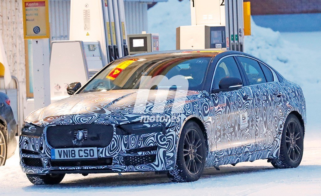 interior-jaguar-xe-2019-201953619_6.jpg