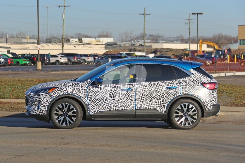 la-nueva-generacion-del-ford-kuga-comienza-a-perder-camuflaje-201953318_10.jpg