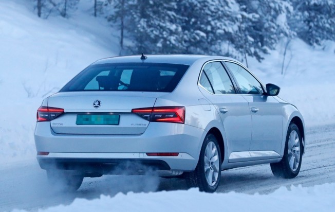 Skoda Superb 2020 - foto espía posterior Skoda Superb 2020 - foto espía posterior