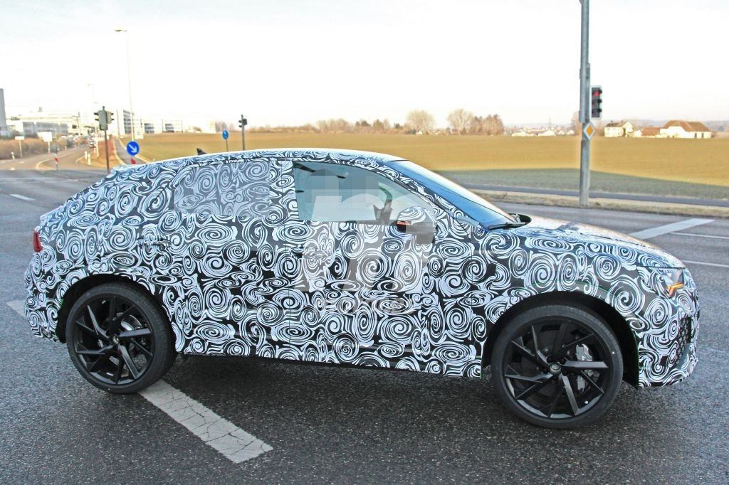 audi-rs-q4-fotos-espia-201954744_4.jpg
