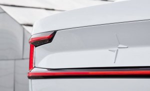 Las luces traseras del nuevo Polestar 2 se descubren en este adelanto