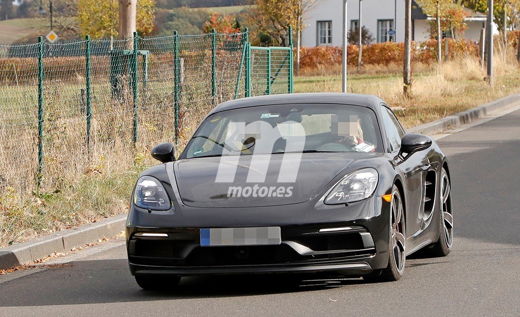 porsche-718-cayman-gt4-touring-package-f