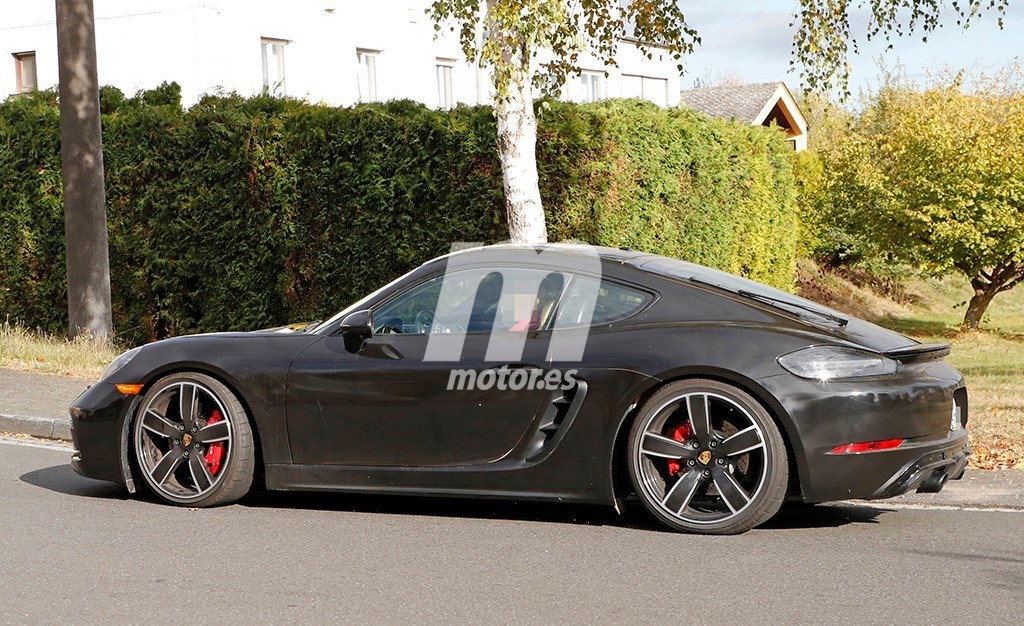 porsche-718-cayman-gt4-touring-package-f