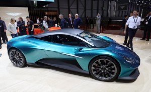 El futuro Aston Martin Vanquish tendrá variantes AMR Pro y Volante