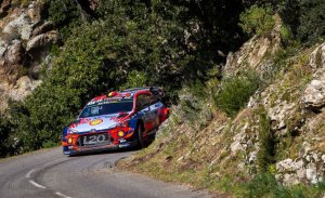 Drama final de Elfyn Evans en Córcega, triunfo de Neuville