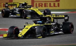 Doble abandono de Renault: riesgo de electrocución y motor inestable