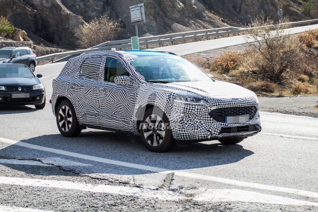 ford-kuga-7-plazas-fotos-espia-201955414