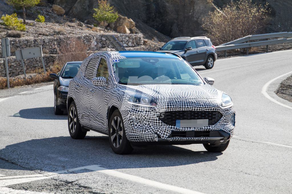 ford-kuga-7-plazas-fotos-espia-201955414